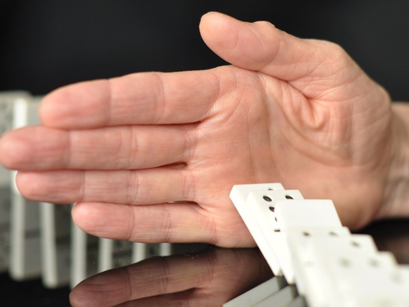 如果你对2025年美股有所担忧，应该考虑买入DMAX